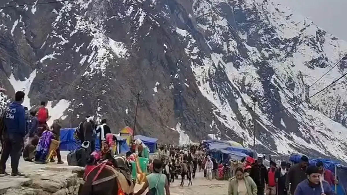 Valley Braces for Lakhs of Devotees: LG Reviews Facilities, Orders Swift Works and Security Ahead of July 3 Amarnath Yatra Amarnath Yatra Preparation Begins