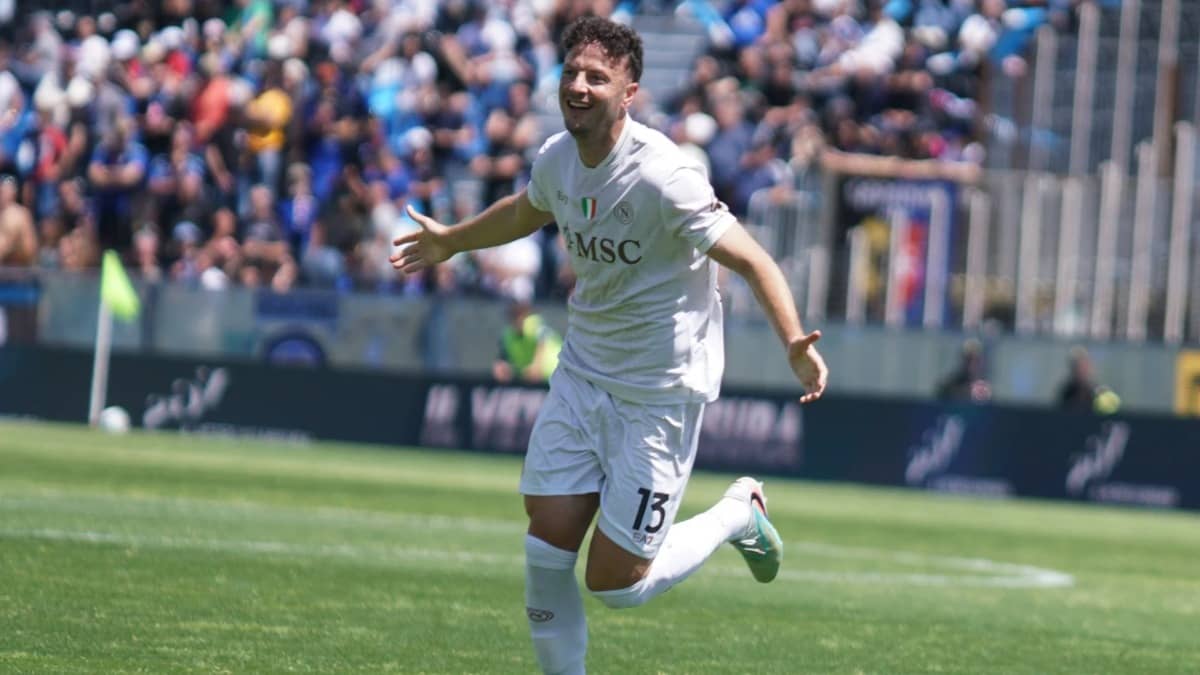 Amir Rrahmani celebrates his goal