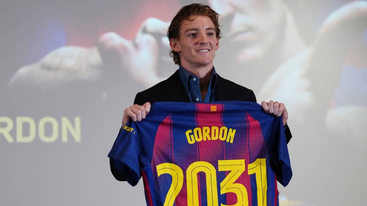 Anthony Gordon joins FC Barcelona