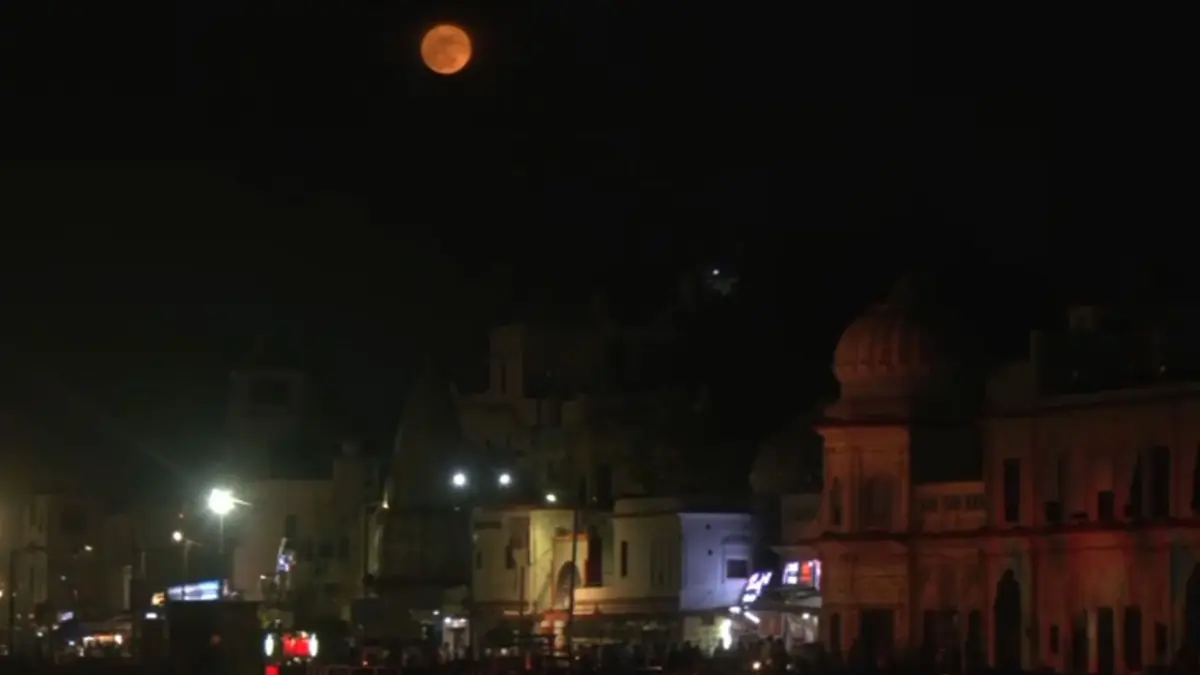Blue Moon Lights Up Night Sky Over India Gate | Pics Inside Blue Moon Lights Up Night Sky Over India Gate | Pics Inside