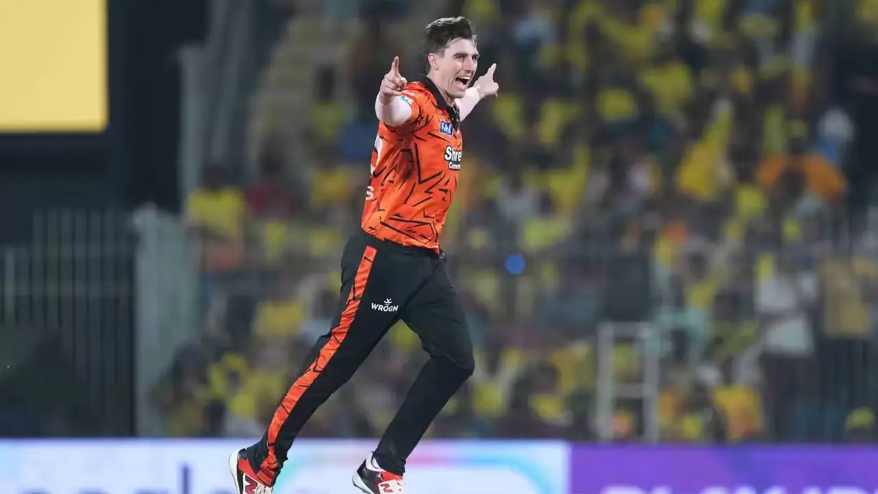 CSK vs SRH: अपनी असली फॉर्म में लौटे कप्तान पैट कमिंस! शुरुआती तीन विकेट लेकर CSK की तोड़ दी कमर; VIDEO CSK vs SRH Pat Cummins 3 Wicket Haul Video