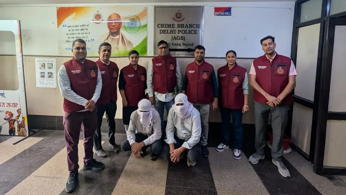 Delhi Police Bust Major Counterfeit Racket; Fake OPPO, OnePlus & Realme Goods Seized Delhi Police Bust Major Counterfeit Racket