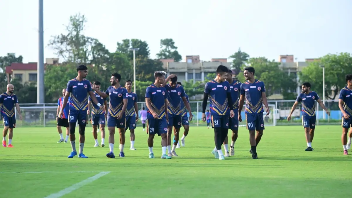 Mumbai City FC vs East Bengal FC Live Streaming: When And Where To Watch ISL 2025-26 Match In India? East Bengal players at a practice session