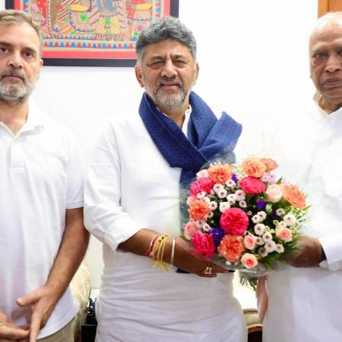 Former Karnataka Deputy Chief Minister and KPCC President DK Shivakumar meets Congress national president Mallikarjun Kharge and Lok Sabha LoP Rahul Gandhi