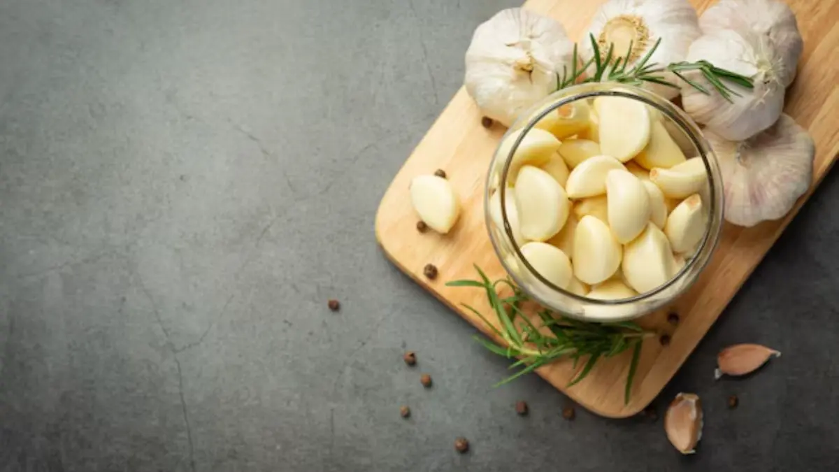 DYK The Garlic In Your Kitchen Can Double As A Haircare Miracle Garlic For Hair Growth