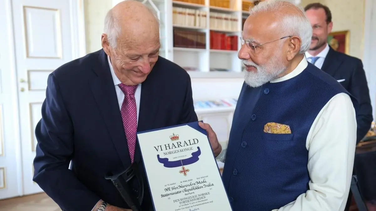 नॉर्वे ने PM मोदी को दिया सर्वोच्च सम्मान, 32वां अंतरराष्ट्रीय पुरस्कार पाकर प्रधानमंत्री ने देश के सम्मान में लगाया चार चांद Grand Cross of the Royal Norwegian Order of Merit Norway pm modi