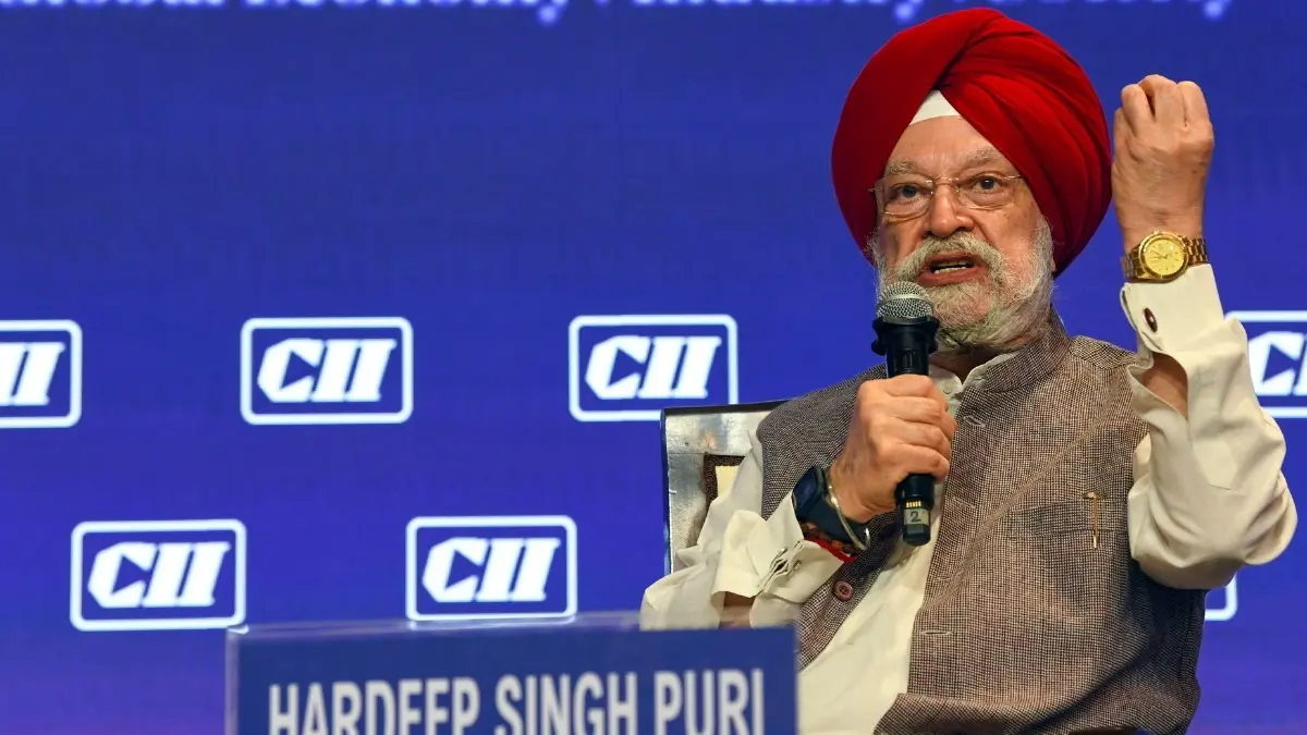 Nationwide Lockdown Ahead? Delhi Rejects Russian LNG? Govt Fact-Checks Speculations Hardeep Singh Puri says India has enough crude oil, LNG and LPG stocks despite global disruptions and rising energy concerns.