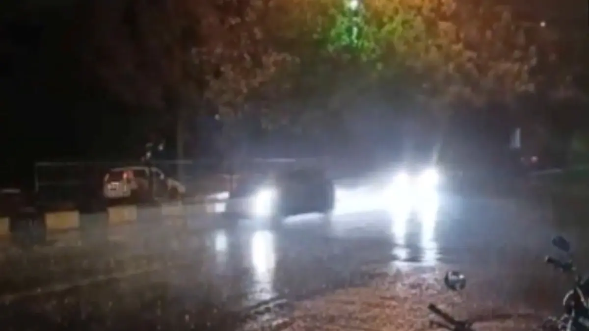 Heavy Rain, Thunderstorms Dips Mercury Levels In Delhi-NCR, Brings Much-Needed Respite Heavy Rain, Thunderstorms Dips Mercury Levels In Delhi-NCR, Brings Much-Needed Respite