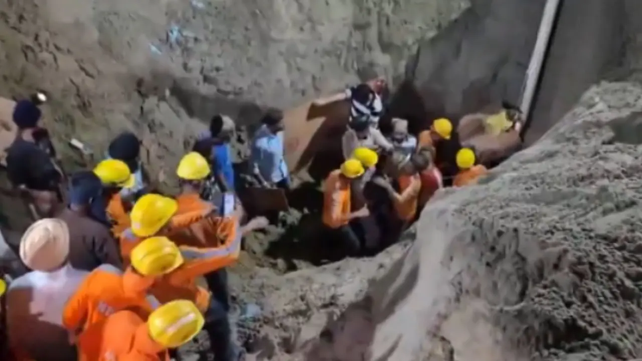 रंग लाई मेहनत: 9 घंटे की कड़ी मशक्कत बाद बोरवेल से निकला 3 साल का बच्चा, 30 फीट की गहराई पर अटका था; NDRF ने यूं किया सफल रेस्क्यू Hosiyarpur Borewell Rescue