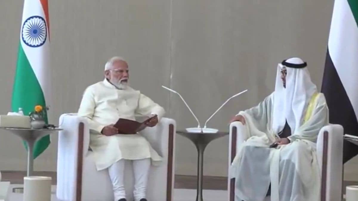 India and UAE energy ministers shaking hands after signing a strategic petroleum reserves and LPG supply agreement.