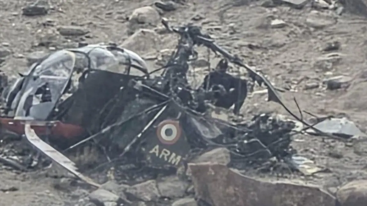 Indian Army's Cheetah Helicopter Crashes Near Leh; Major General Among 3 Injured Indian Army's Cheetah Helicopter Crashes Near Leh; Major General Among 3 Injured