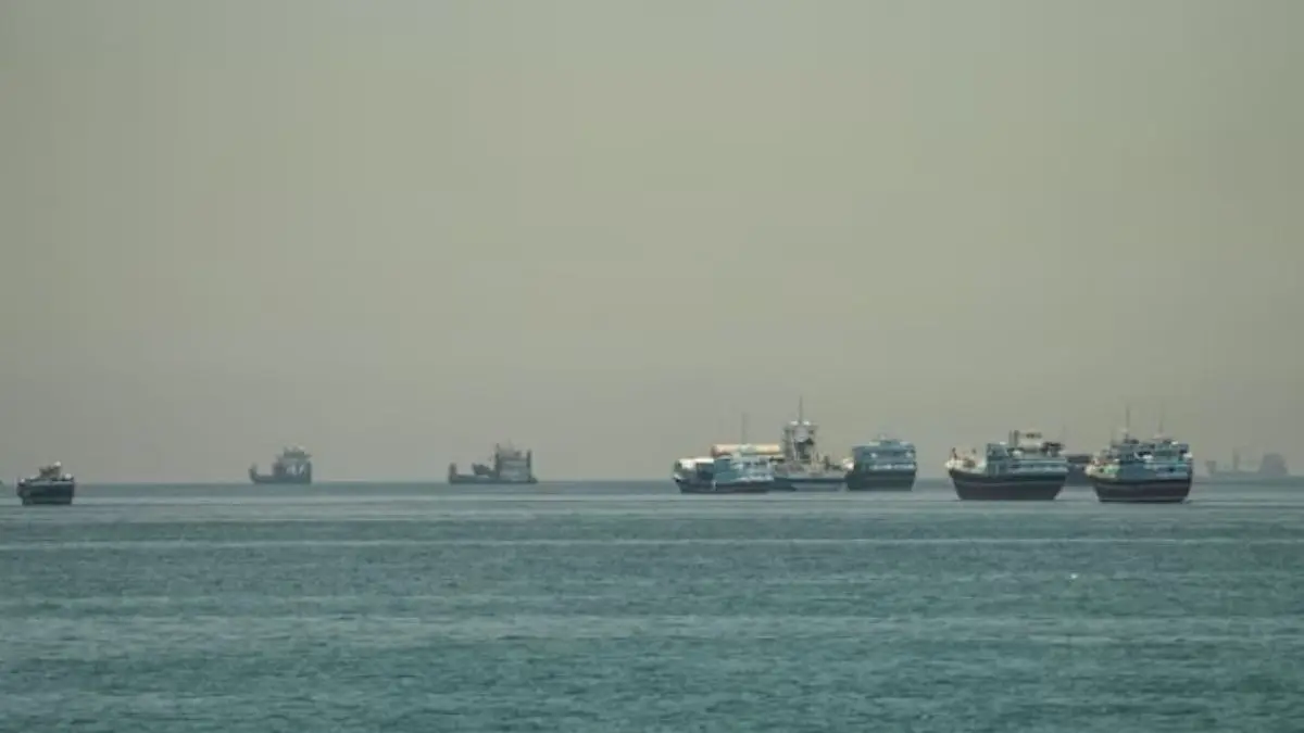 US-Iran Standoff Over Strait Of Hormuz Deepens: American Forces Bomb Drone Launch Site In 'Defensive' Action Iran-US Standoff Over Strait Of Hormuz Deepens: American Forces Bomb Iranian Drone Launch Site In 'Defensive' Action