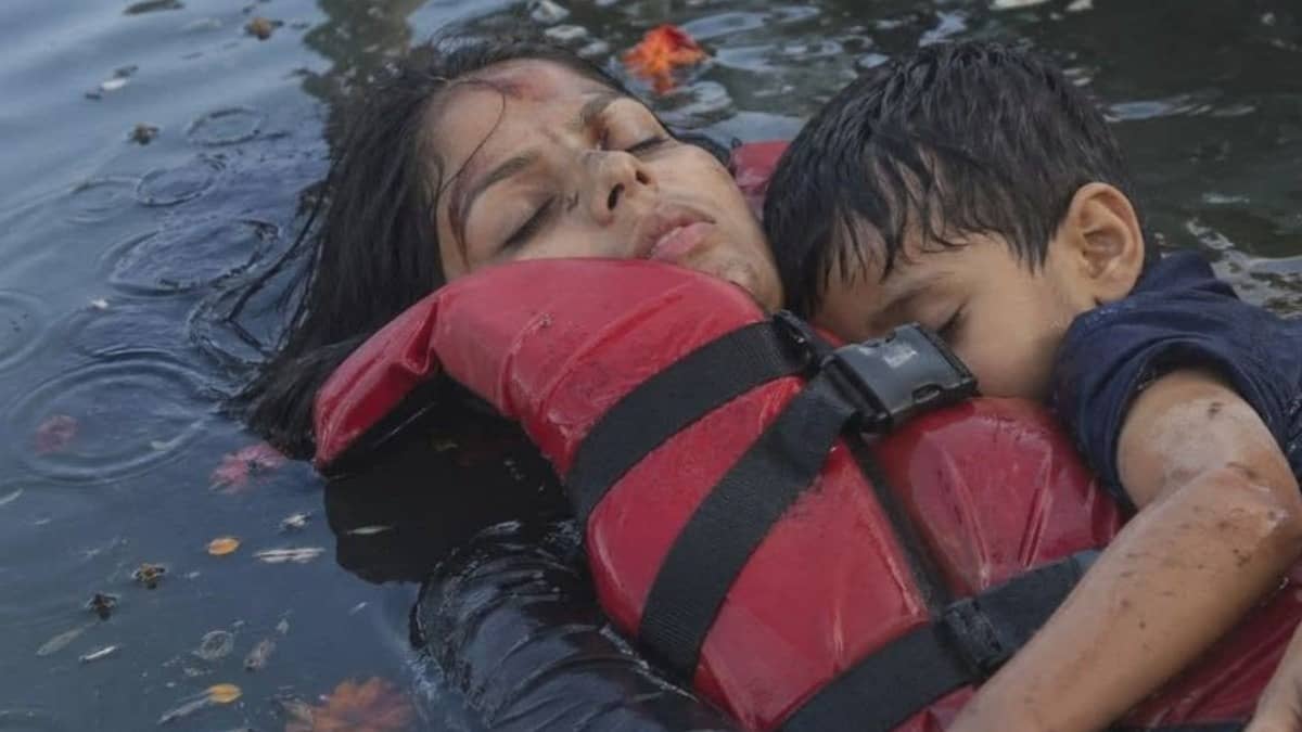 Jabalpur Boat Tragedy: Viral Photo of Mother and Son Real or Fake? Here's What Jabalpur Collector Has To Say