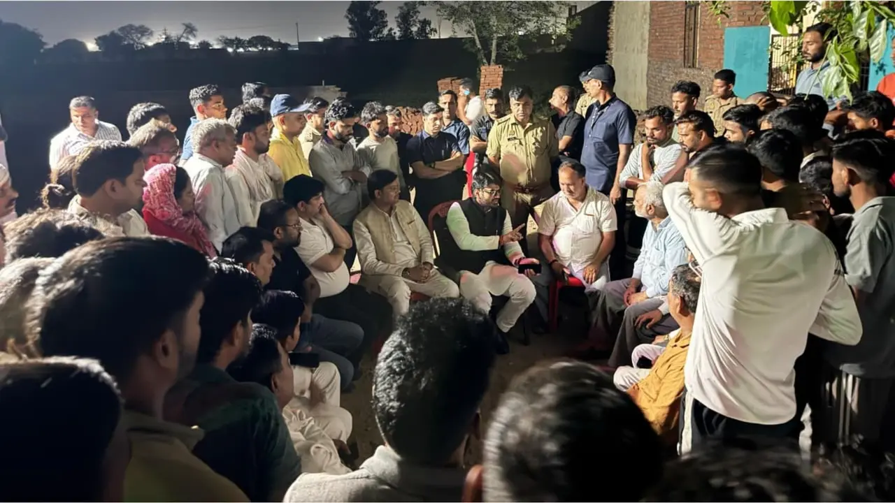जेवर हत्याकांड: रानद सुप्रीमो श्रीकान्त त्यागी ने की पीड़ित परिवार से मुलाकात; अल्टीमेटम के बाद बुलडोजर चला; 3 आरोपी गिरफ्तार jewar murder case