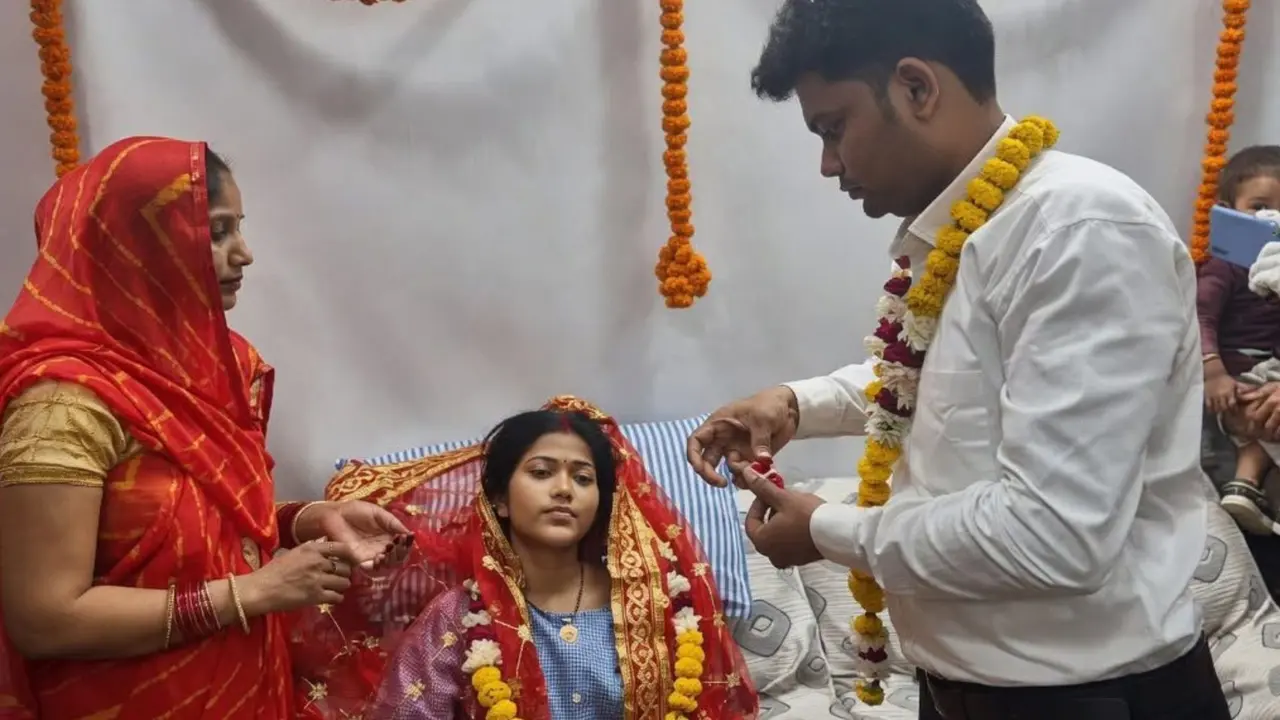 मेहंदी की रात लगी आग, बुरी तरह झुलसी दुल्हन, अस्पताल को मंडप बनाकर दूल्हे ने रचाई शादी; कानपुर में सच हुआ Vivah फिल्म का सीन Kanpur News