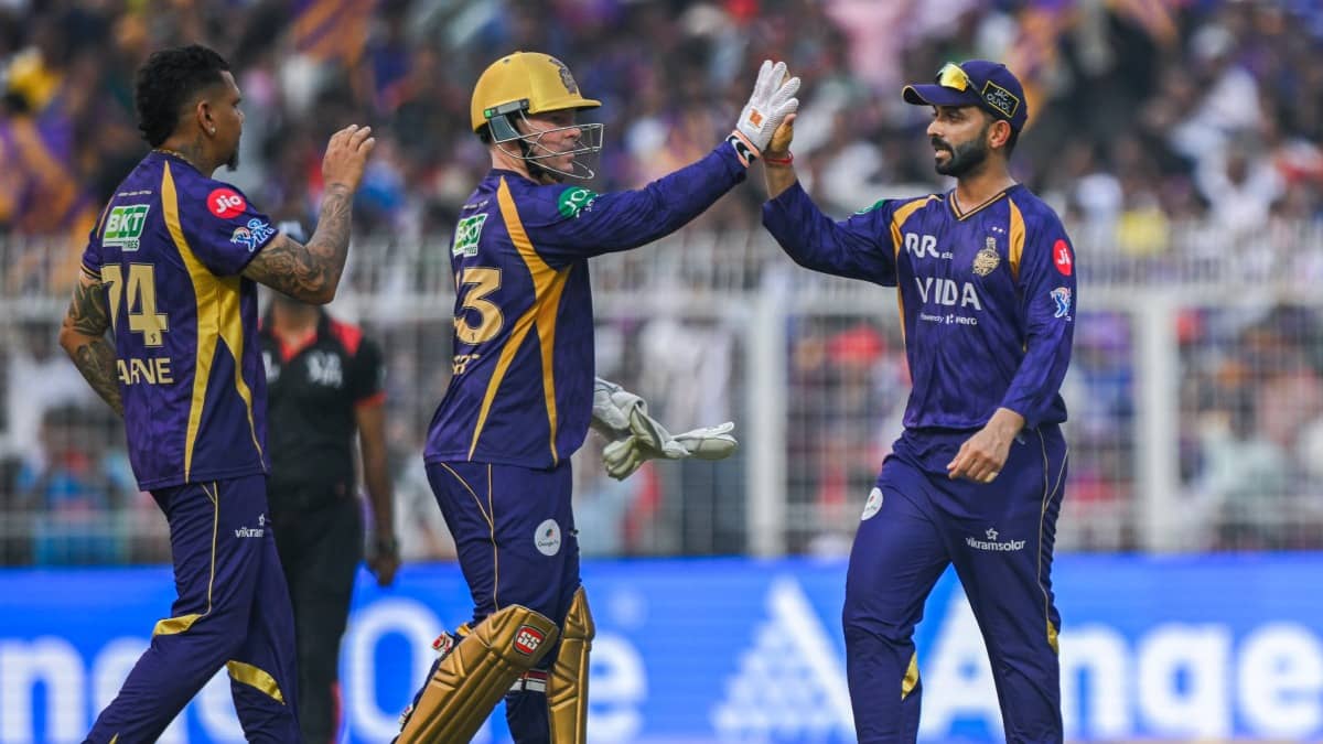 KKR players celebrate a wicket