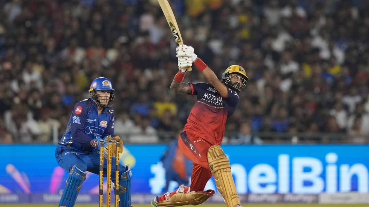 Krunal Pandya in action