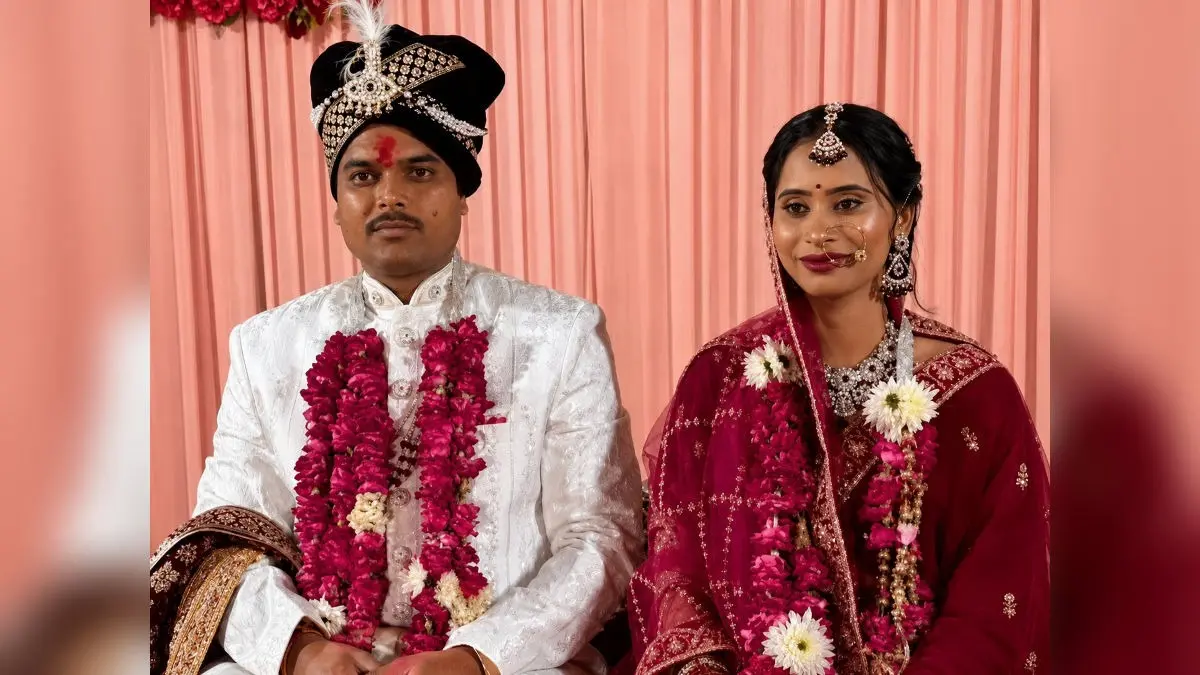 Love Behind Bars: Jailer Falls In Love With Murder Convict, Marries Him  After His Sentence Ends | Republic World