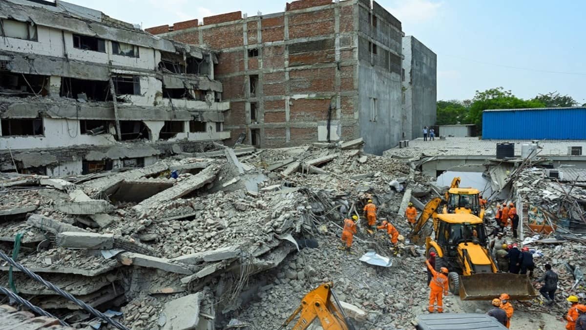 MCD Suspends Two Engineers After Building Collapse Near Saket Metro Station; Death Toll Rises To Six