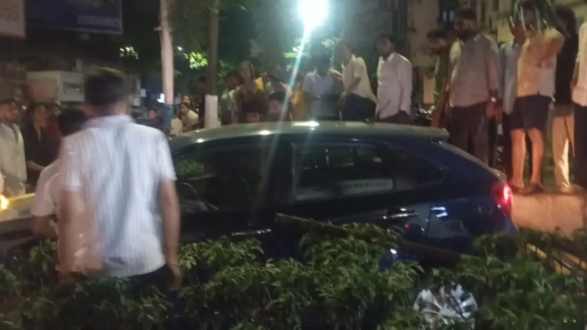 Pune Shocker: Drunk Teen Smashes Through Bridge Railing in High-Speed Crash Midnight Plunge: 19-Year-Old’s Drunk Driving Ends in Garware Bridge Crash
