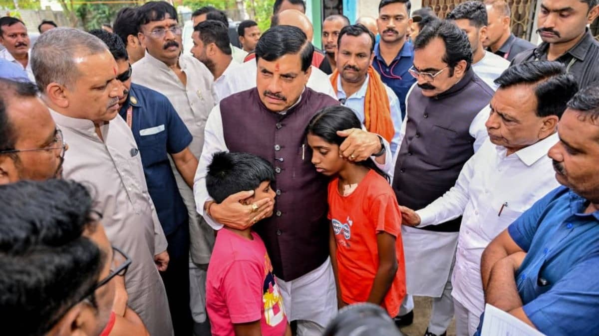MP CM Dr Yadav offered solace to the victims of the cruise tragedy 
