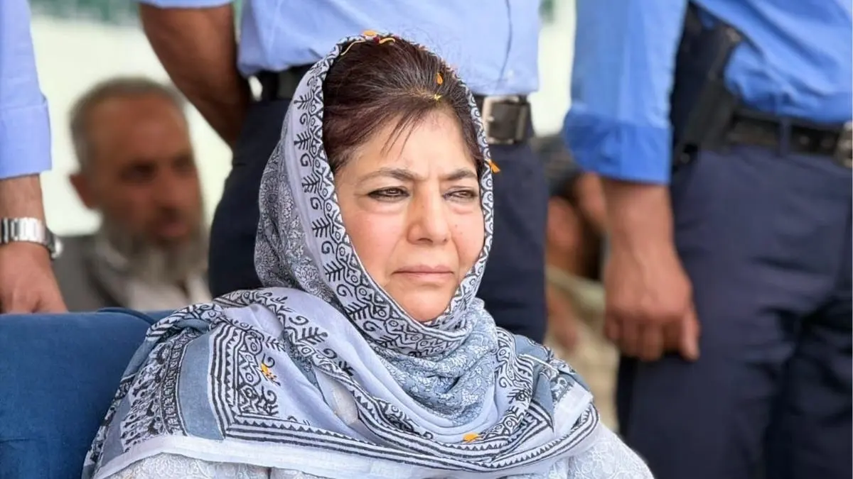 Mufti Condemns ‘Bulldozer Justice’, Says Innocent Families Are Being Punished for Crimes of Individuals in Drug Trafficking Cases Mufti Condemns ‘Bulldozer Justice’, Says Innocent Families Are Being Punished for Crimes of Individuals in Drug Trafficking Cases