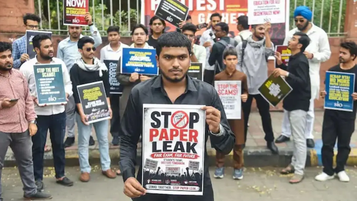 NEET-UG 2026 पेपर लीक मामले में CBI को मिली बड़ी कामयाबी, फिजिक्स के सवाल लीक करने वाली मुख्य आरोपी मनीषा संजय हवलदार गिरफ्तार NEET-UG 2026 Paper Leak