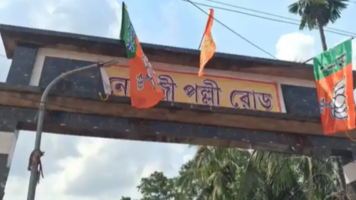 Hours After Bengal Landslide Win, BJP Workers Rename Barasat's 'Masjid Bari Road' To 'Netaji Palli Road' | Watch Hours After Bengal Landslide Win, BJP Workers Rename Barasat's 'Masjid Bari Road' To 'Netaji Palli Road' | Watch