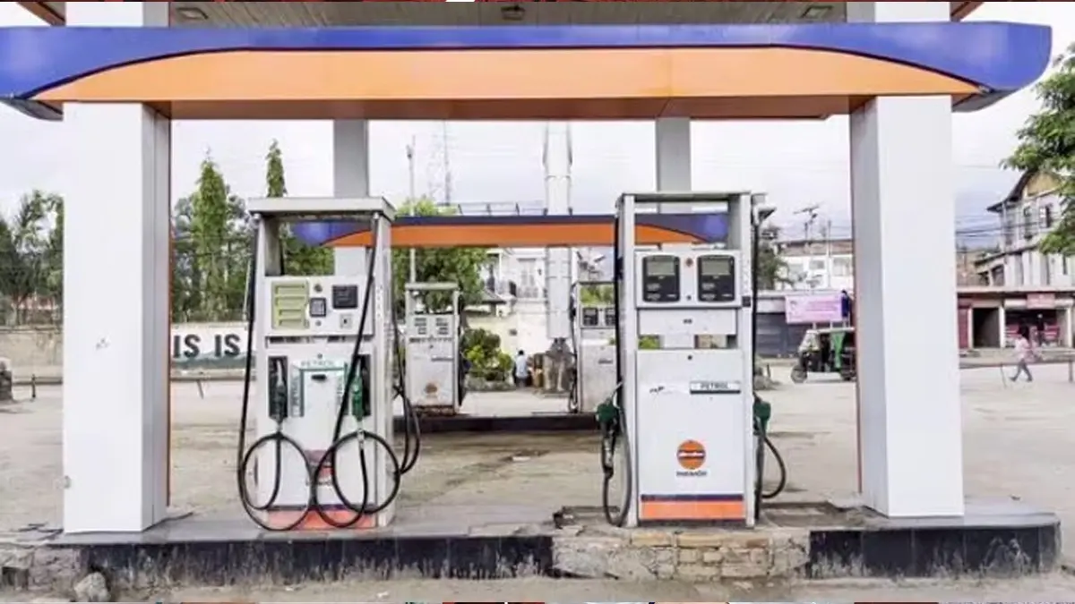 Petrol and Diesel Prices Likely to Rise by ₹5-7 per Litre by May 15; LPG Hike Also on the Cards Petrol and Diesel Prices Likely to Rise by ₹5-7 per Litre by May 15; LPG Hike Also on the Cards