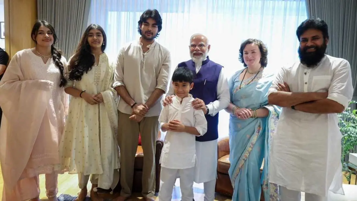 PM Modi Visits Pawan Kalyan's Hyderabad Home, Interacts With Power Star's Kids | Pics Inside PM Modi Visits Pawan Kalyan's Hyderabad Home, Interacts With Power Star's Kids | Pics Inside