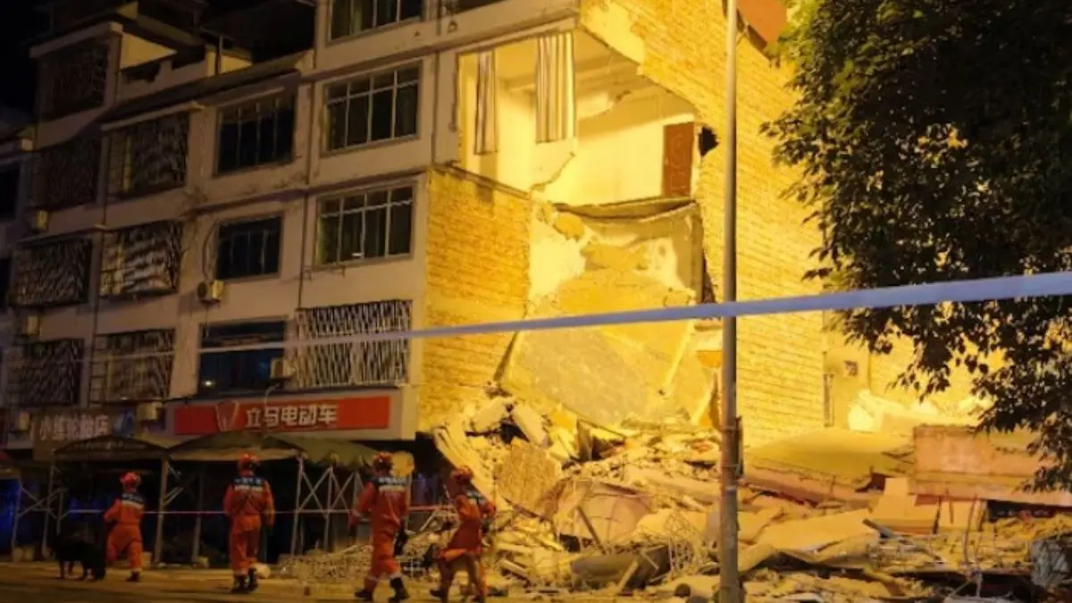 Powerful Earthquake Rocks Southwest China; 13 Buildings Crumble, Thousands Evacuated Powerful Earthquake Rocks Southwest China; 13 Buildings Crumble, Thousands Evacuated