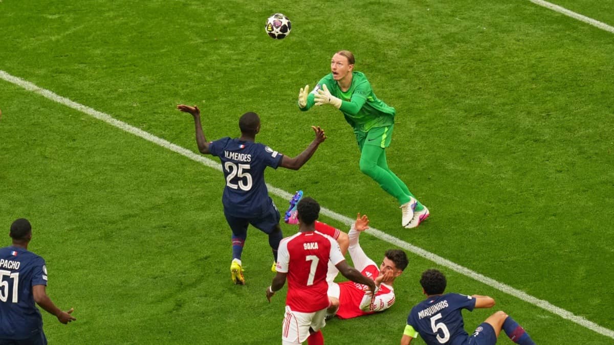 PSG vs Arsenal Live Score & Updates