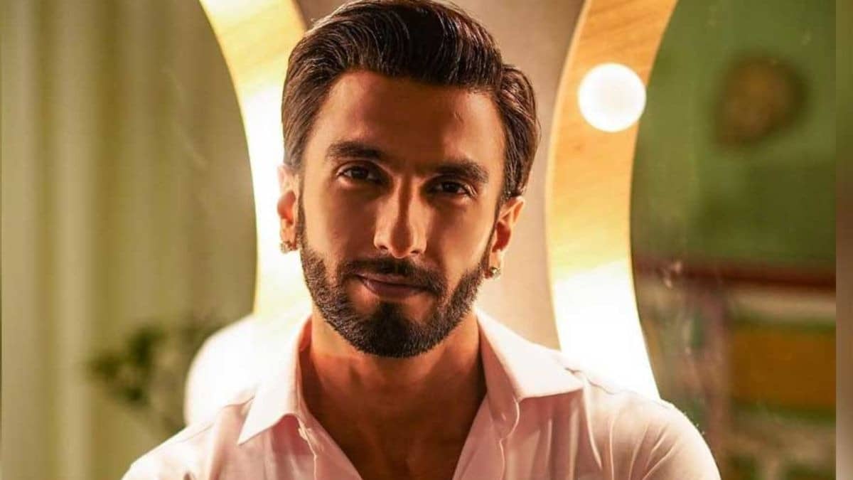 Ranveer Singh FWICE: सभी तरह की फिल्में करने पर लगा बैन, अब आगे क्या? बॉलीवुड से हमेशा के लिए खत्म हो जाएगा रणवीर सिंह का करियर?