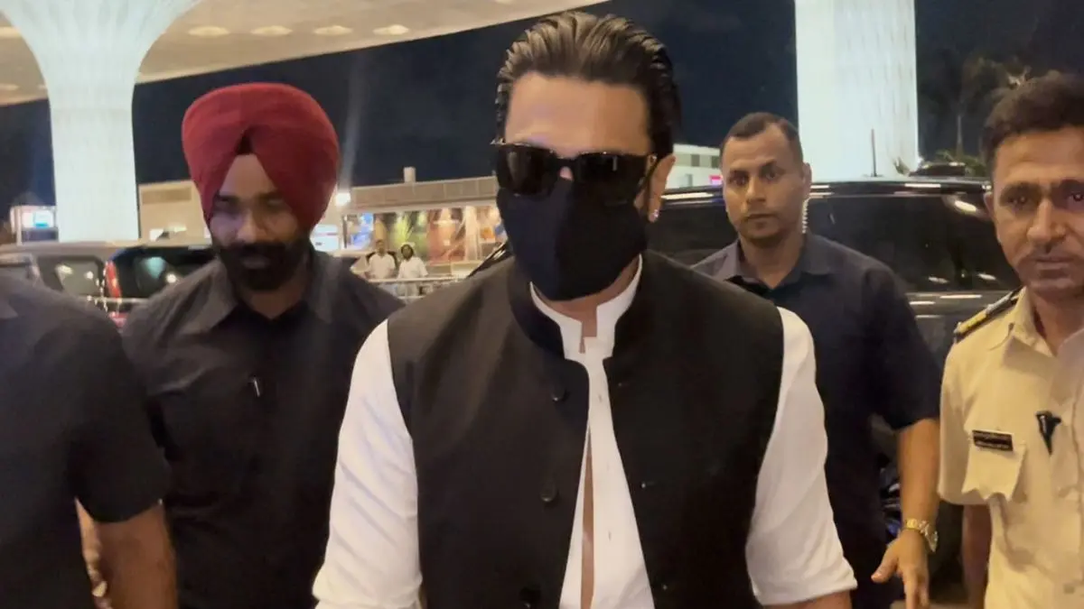 Unfazed Ranveer Sing Makes First Public Appearance After FWICE Banned Dhurandhar Actor Over Farhan Akhtar's Don 3 Row Ranveer Singh Makes First Appearance After Bollywood Ban