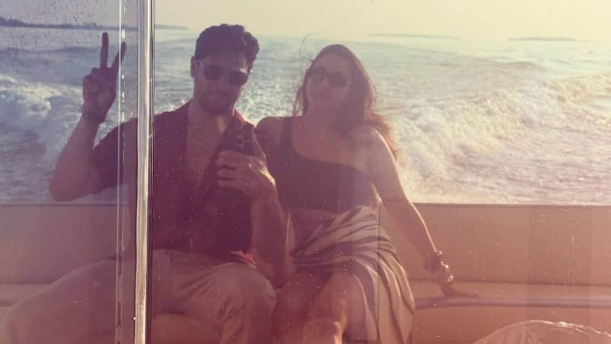 Sidharth Malhotra-Kiara Advani's Beach Vacation 