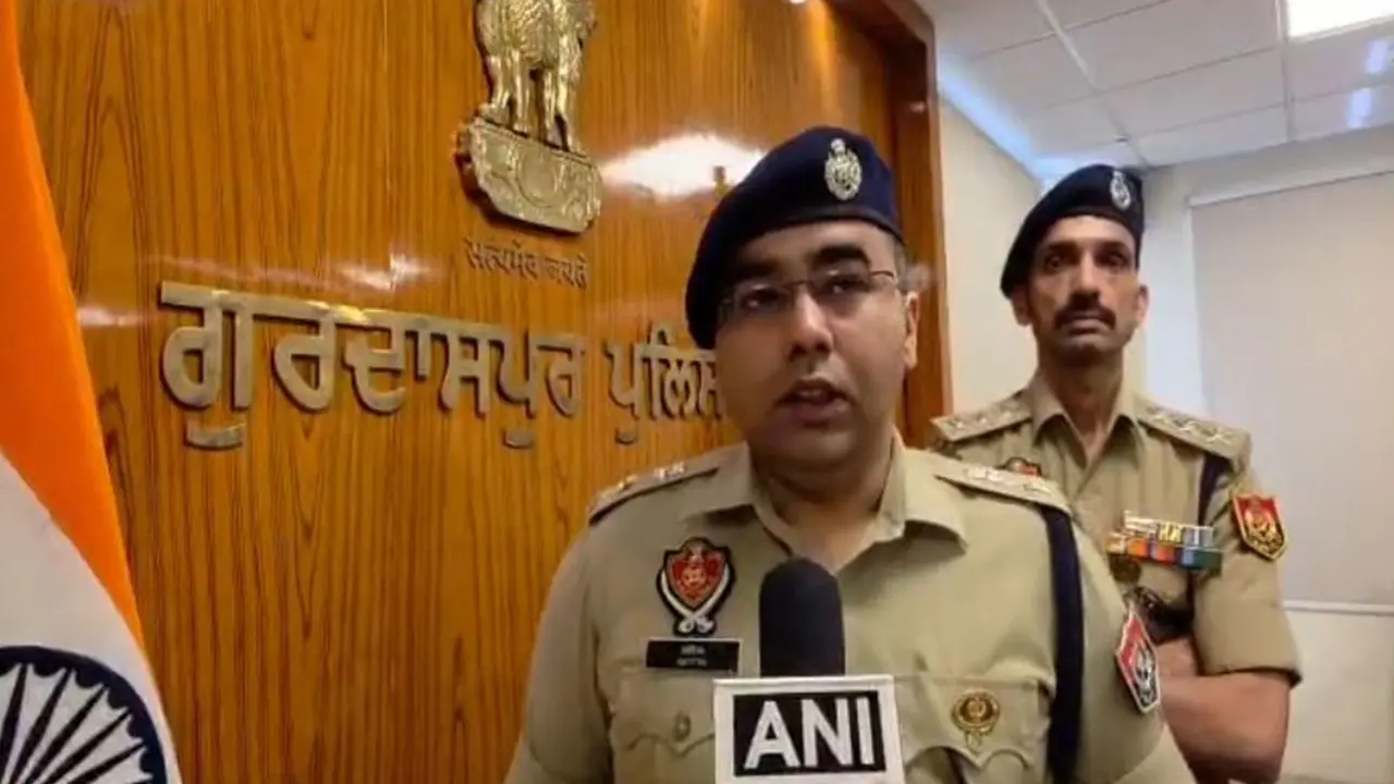 Six Arrested in Gurdaspur While Planning Highway Robbery, Weapons Recovered Six Arrested in Gurdaspur While Planning Highway Robbery