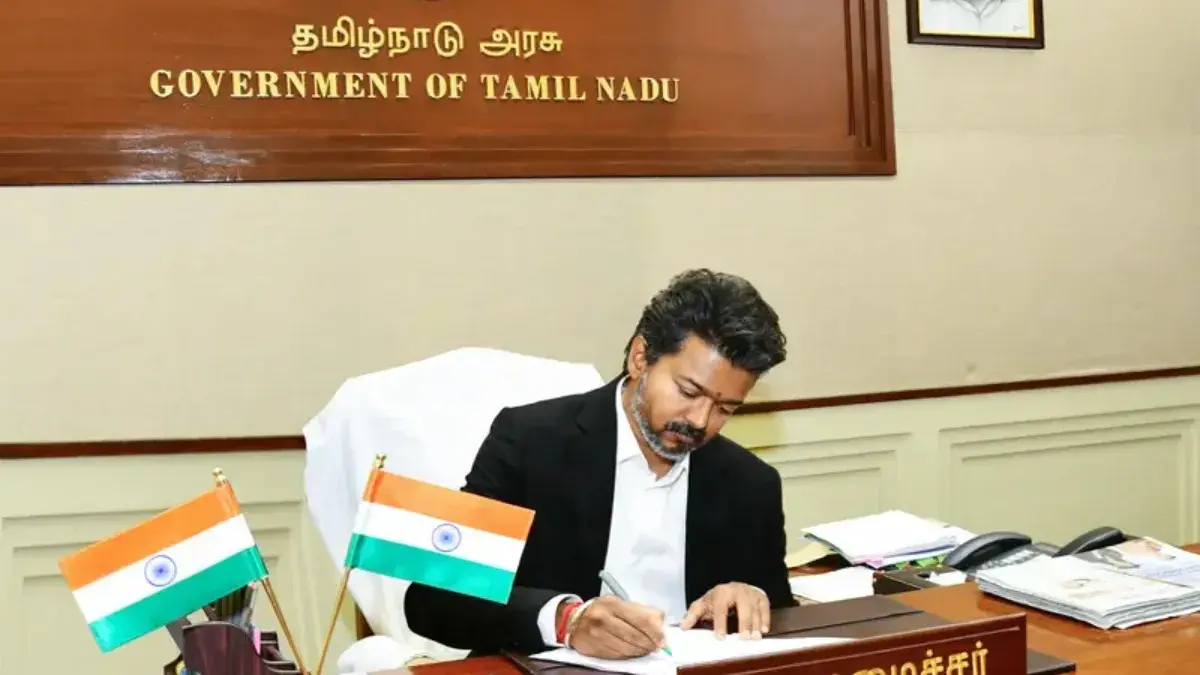 Someone Asked Tamil Nadu CM Vijay To Drop Towel Culture on VIP Chairs and It Seems He Listened Tamil Nadu CM Vijay drops the white towel from his official chair after activist Licypriya Kangujam’s appeal, sparking smiles over India’s quirky “VIP towel culture.”