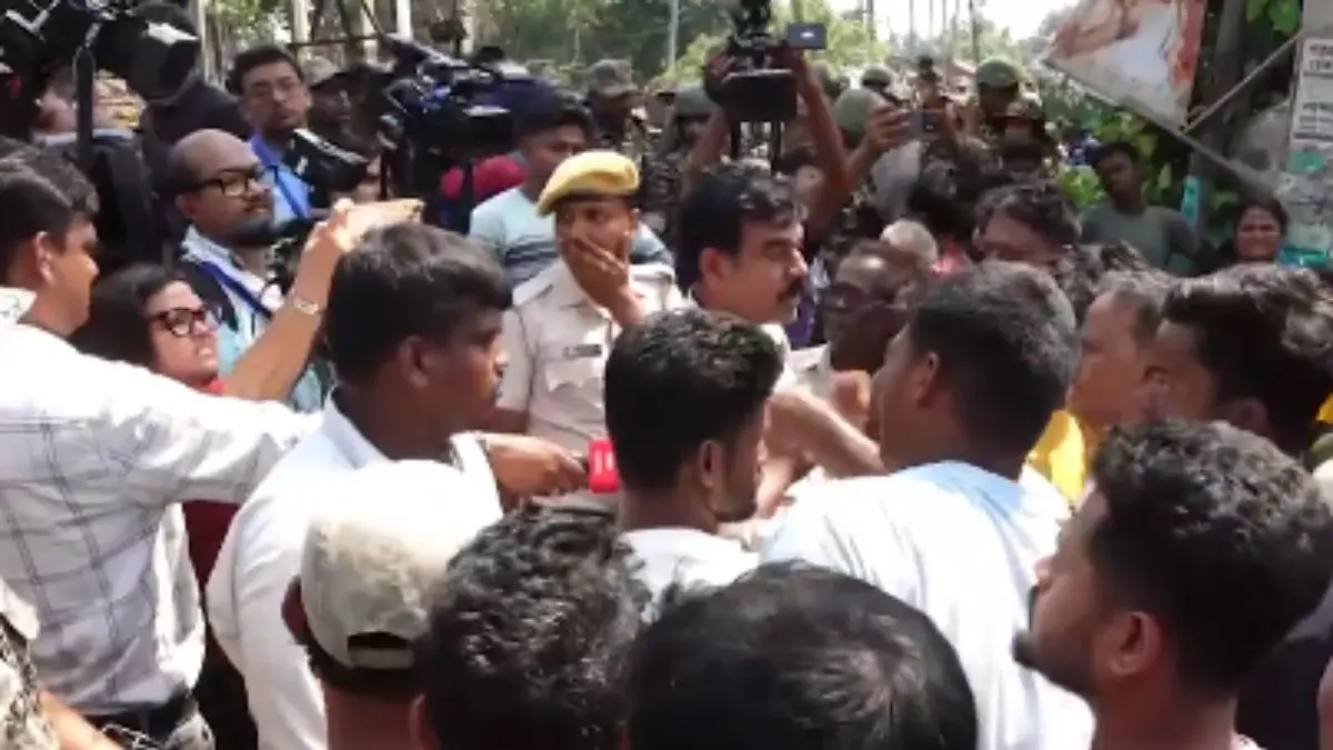 TMC, BJP Clash In South 24 Parganas Amid Repolling In 15 Booths, Locals Complain Of Intimidation | Videos Inside TMC, BJP Clash In South 24 Parganas Amid Repolling In 15 Booths, Locals Complain Of Intimidation | Videos Inside