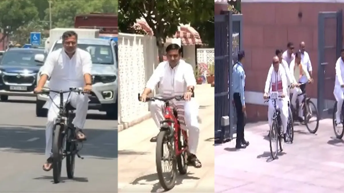 Union Ministers and Leaders Cycle to Office to Support PM Modi’s Fuel Conservation Appeal | Video Union Ministers and Leaders Cycle to Office to Support PM Modi’s Fuel Conservation Appeal