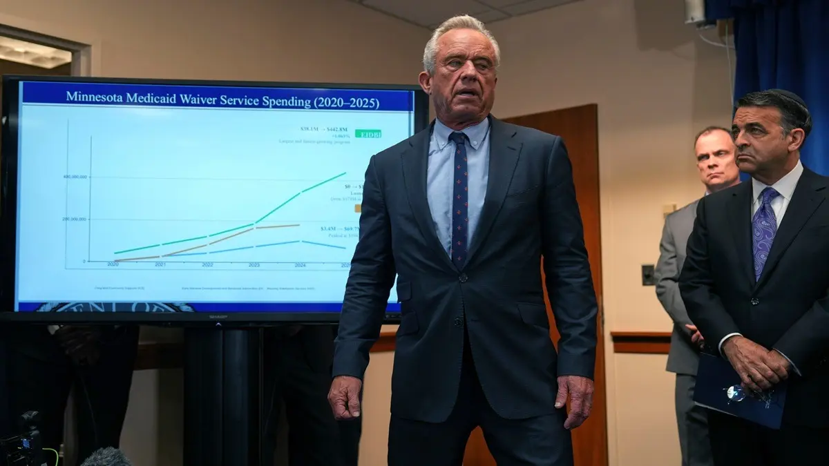 US Health Secretary RFK Jr Grabs Biting Snakes Bare-Handed In Video, Reviving Scrutiny Of Past Animal Encounters US Health Secretary RFK Jr Grabs Biting Snakes Bare-Handed In Video, Reviving Scrutiny Of Past Animal Encounters