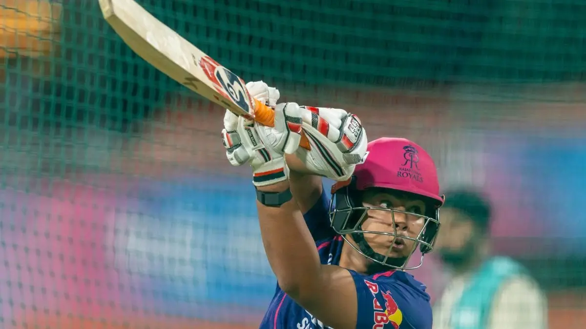 GT Vs RR, IPL 2026 Qualifier 2: IPL में फिर आई वैभव सूर्यवंशी की सुनामी, 7 छक्कों के साथ गेंदबाजों की बेरहमी से की पिटाई लेकिन फिर शतक से चूके Vaibhav Suryavanshi