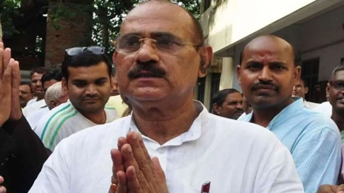 पूर्व बाहुबली विधायक विजय मिश्रा को उम्रकैद की सजा, इलाहाबाद यूनिवर्सिटी के छात्र की अदालत में गोली मारकर की थी हत्या vijay mishra life imprisonment