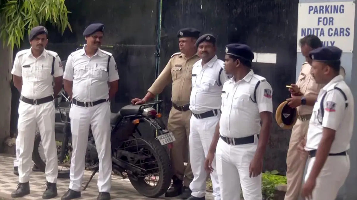 5 BJP Workers Injured in Bomb Blast Near RG Kar Victim's Mother Ratna Debnath’s House Violence Erupts in West Bengal: Five BJP Workers Injured in Panihati Bombing
