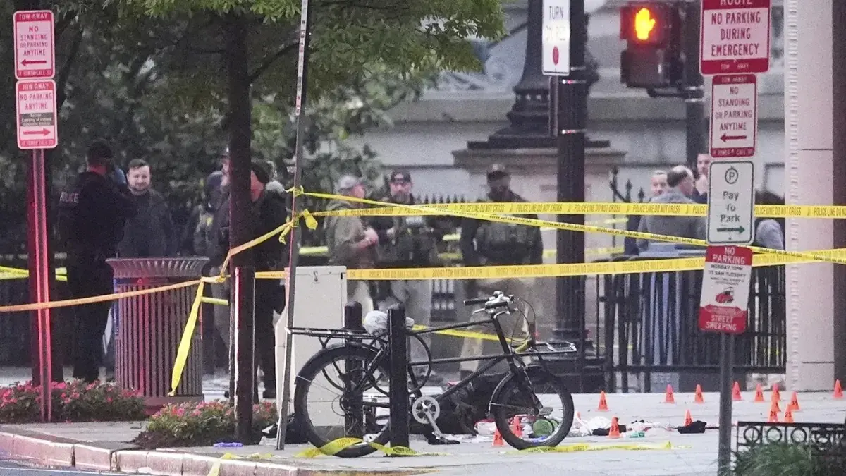 White House North Lawn Cleared After Gunshot Reports Near Complex; US Secret Service, FBI Respond White House North Lawn Cleared After Gunshot Reports Near Complex; US Secret Service, FBI Respond