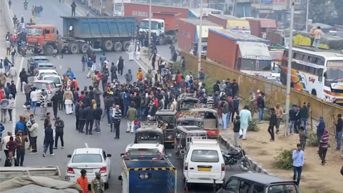 Will Delhi Face A Food Crisis? 3-Day Truck Strike To Hit Supply of Milk, Fruits & Vegetables Across City | Know Dates Will Delhi Face A Food Crisis? 3-Day Truck Strike To Hit Supply of Milk, Fruits & Vegetables Across City | Know Dates