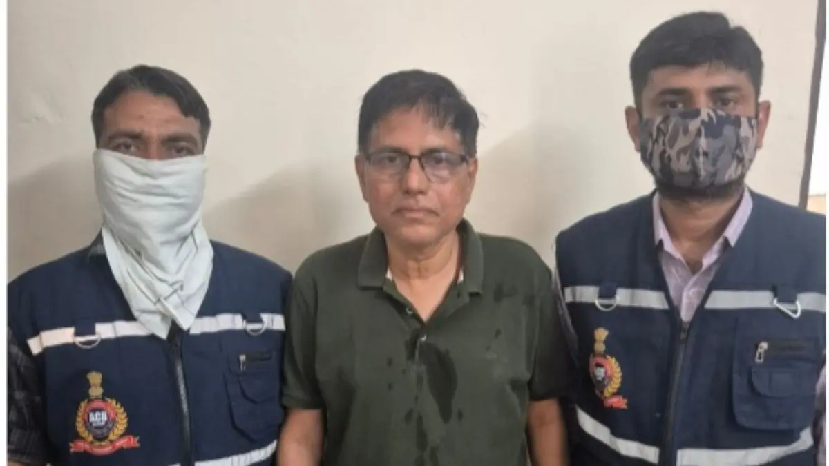 100 Solar Subsidy Approvals in 7 Days: Gujarat Govt Officer Held, Rs 2.6 Crore Cash & Gold Seized 100 Solar Subsidy Approvals in 7 Days: Gujarat Govt Officer Held, Rs 2.6 Crore Cash & Gold Seized