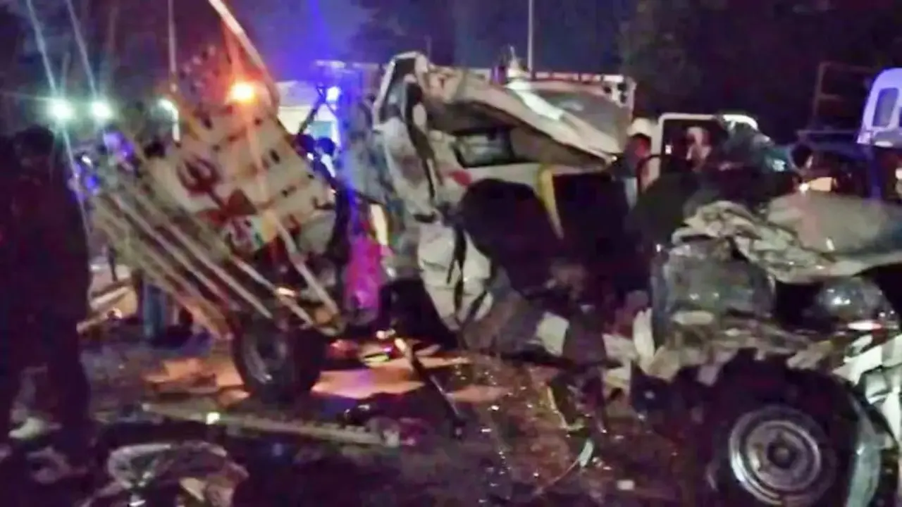 Seven Killed, One Seriously Injured As Vehicle Collides With Truck in Jharkhand's Ramgarh 7 killed, 1 critically injured in truck-passenger vehicle collision in Jharkhand's Ramgarh
