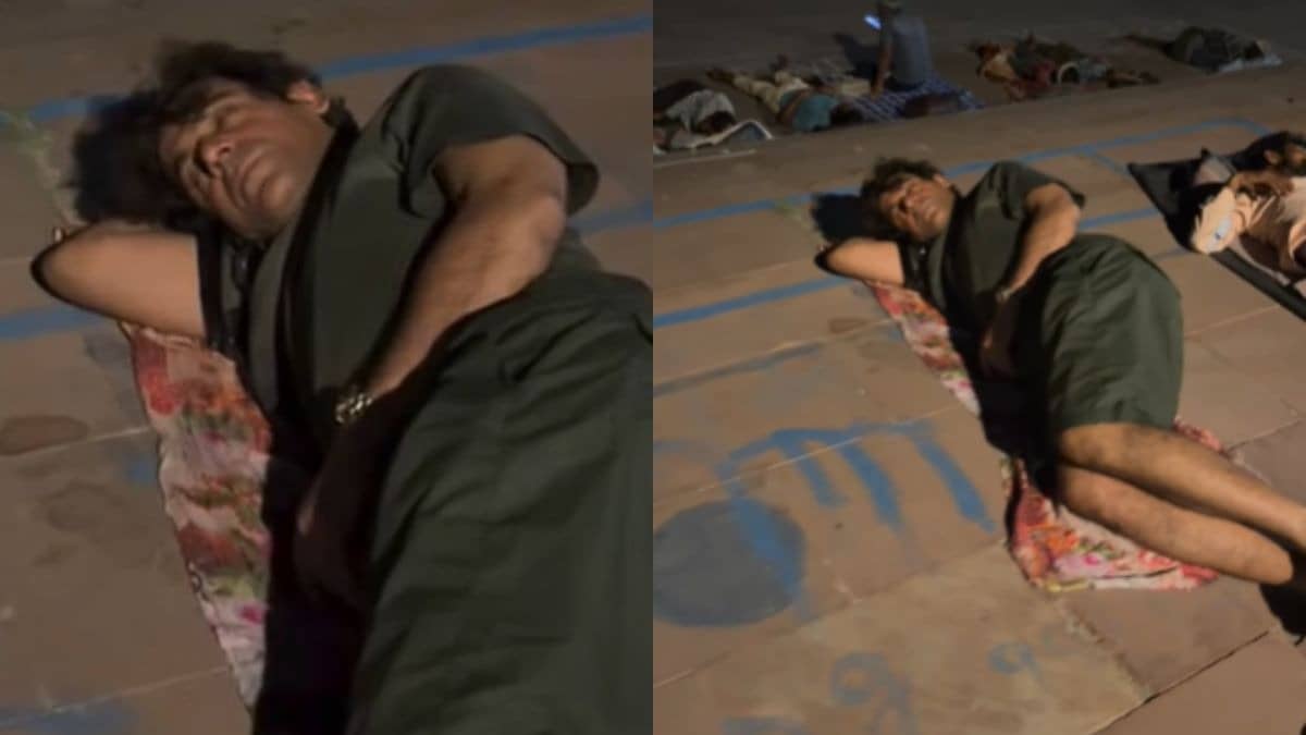 actor-comedian-sunil-grover-sleeps-on-the-road-near-a-riverbank-amidst-many-devotees-fans-crazy-reaction