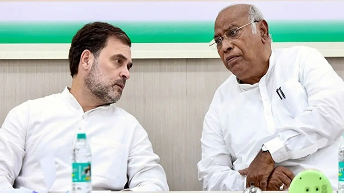 All Not Well in J&K Congress? High Command Approves Setting Up of Committee To Look into 'Indiscipline' & 'Anti-Party' Activities All Not Well in J&K Congress? High Command Approves Setting Up of Committee To Look into 'Indiscipline' & 'Anti-Party' Activities