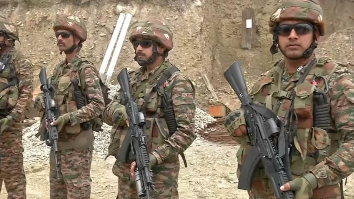 Army Apprehends Pakistani Intruder Along LoC in Jammu & Kashmir's Poonch